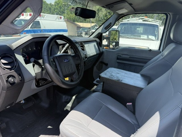 2013 Ford F-450 - $22,900
