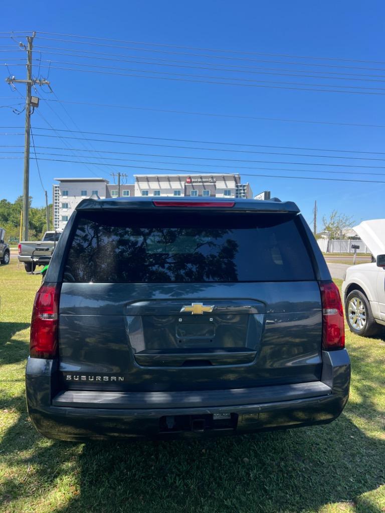 2019 Chevrolet Suburban 1500 LT photo