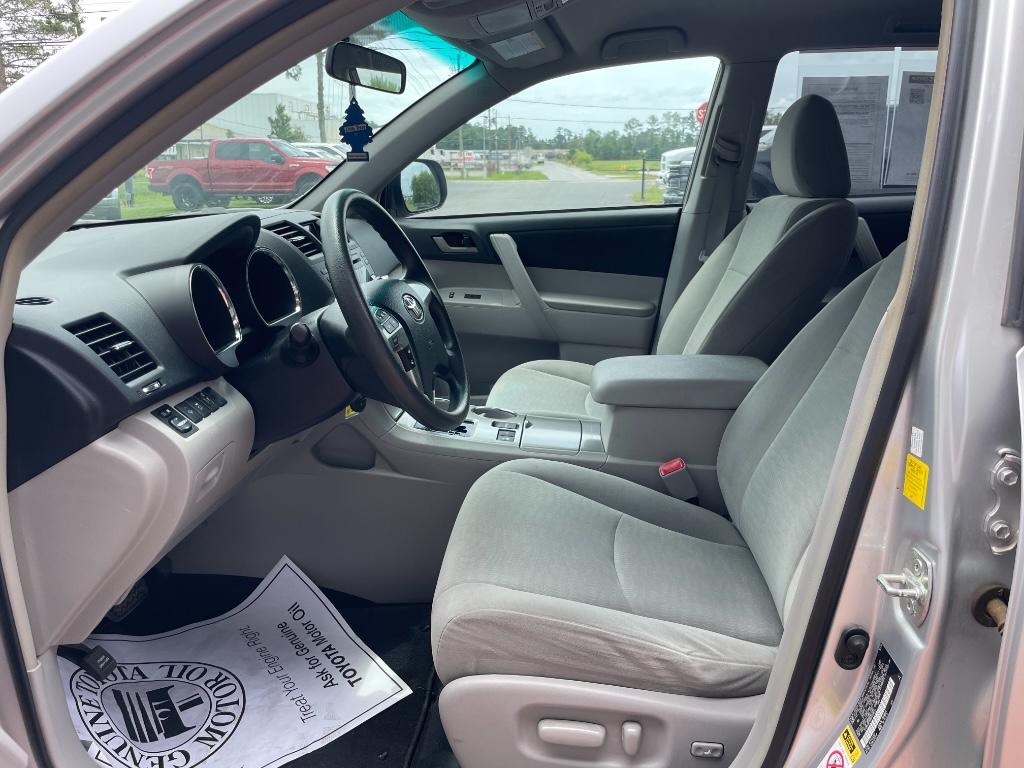 2011 Toyota Highlander - $7,995