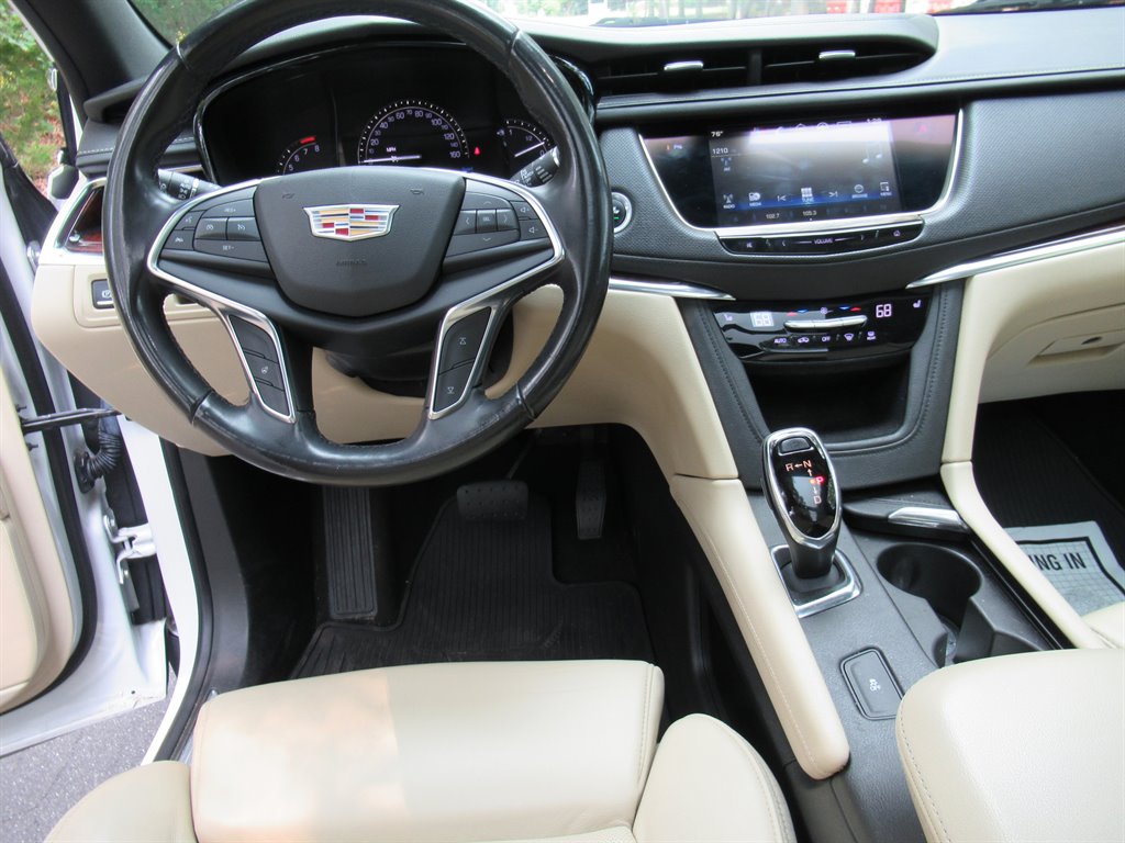 2017 Cadillac XT5 - $10,995