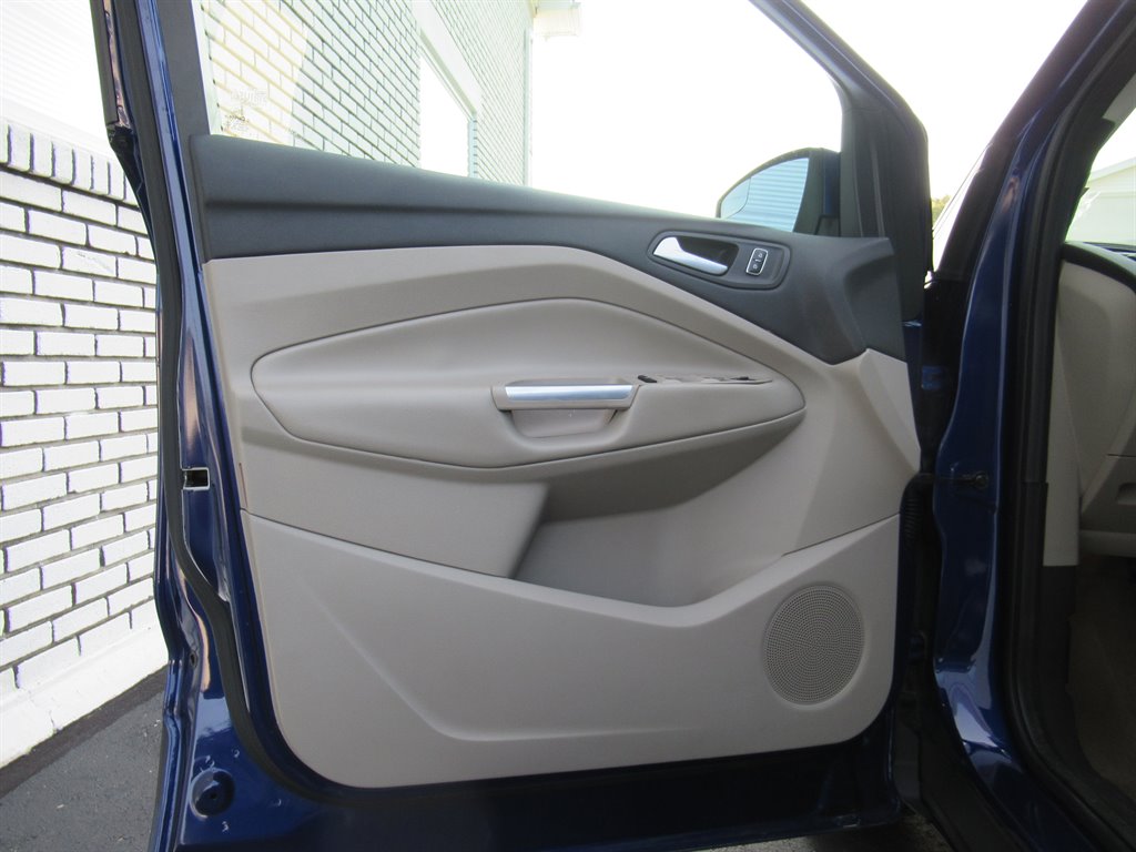 2014 Ford Escape - $9,995
