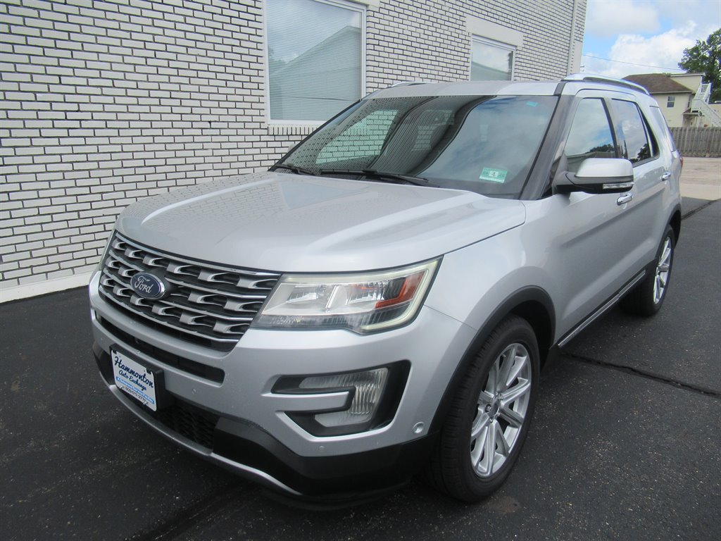 2016 Ford Explorer - $10,999