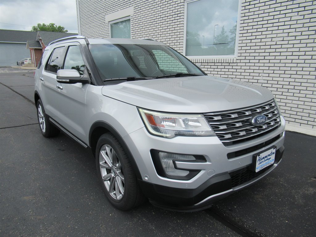 2016 Ford Explorer - $10,999