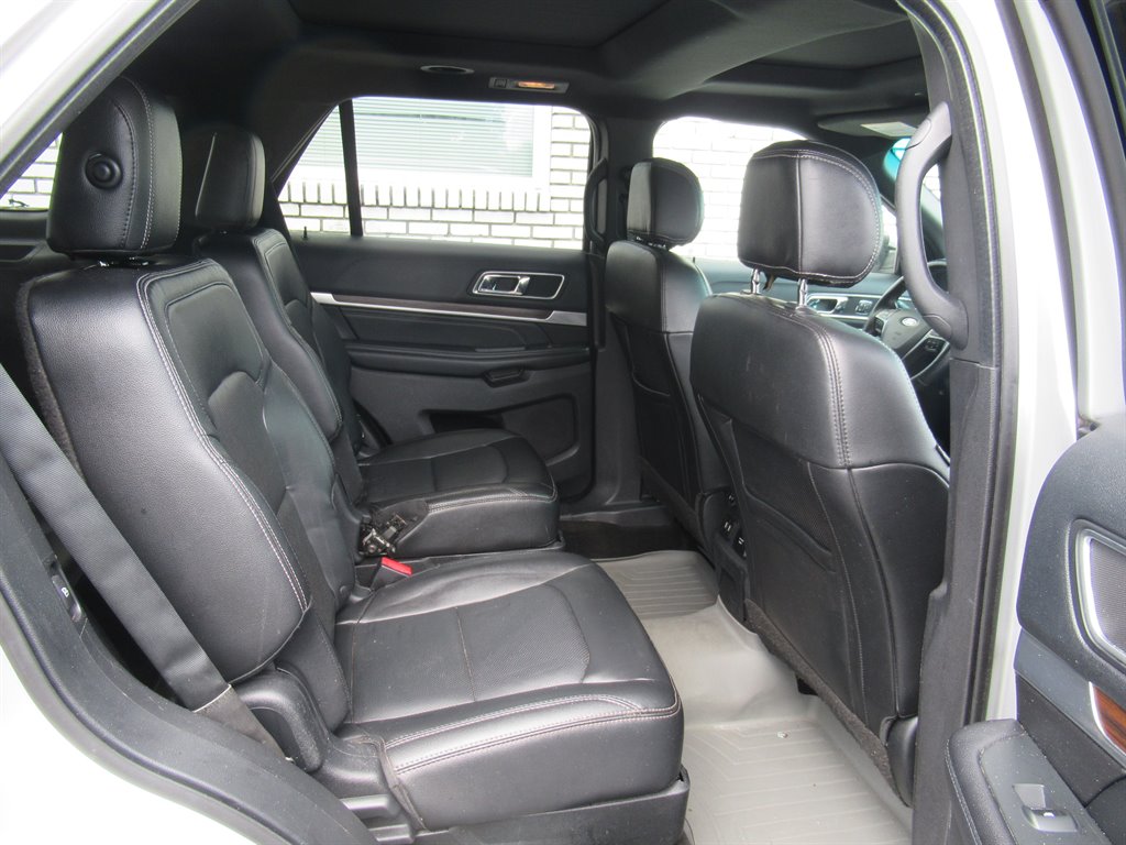 2016 Ford Explorer - $10,999
