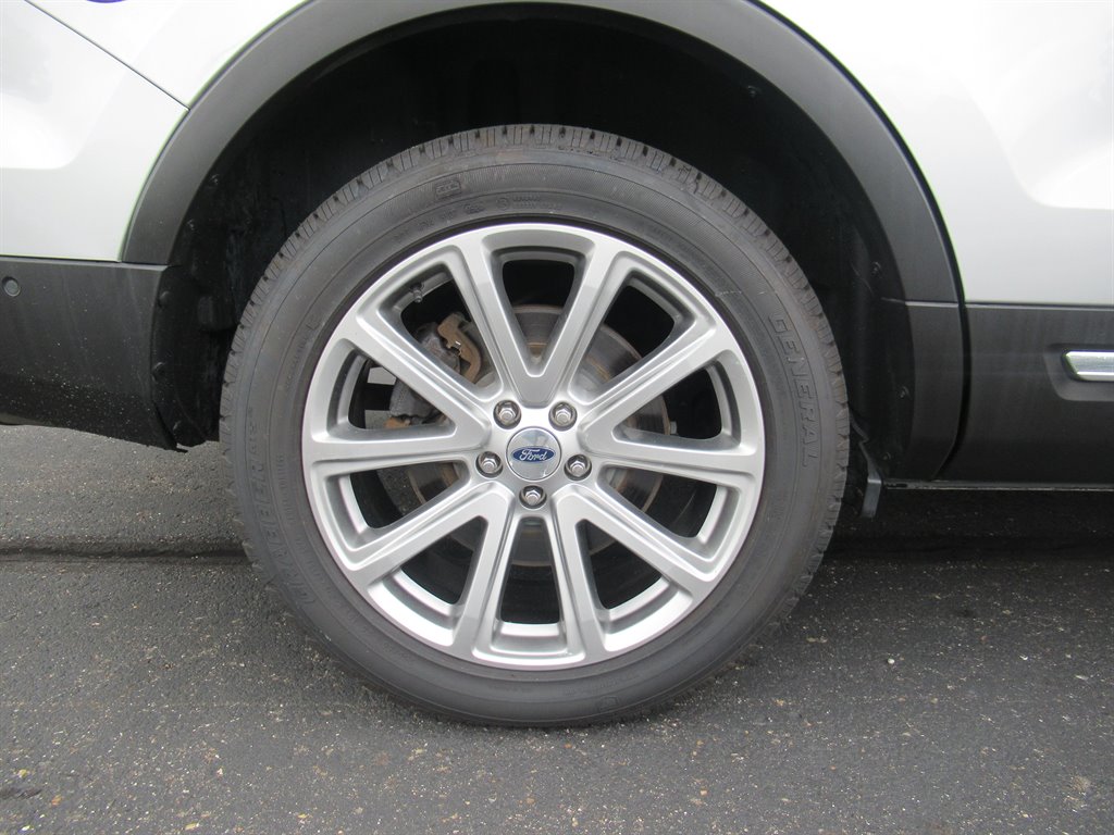 2016 Ford Explorer - $10,999