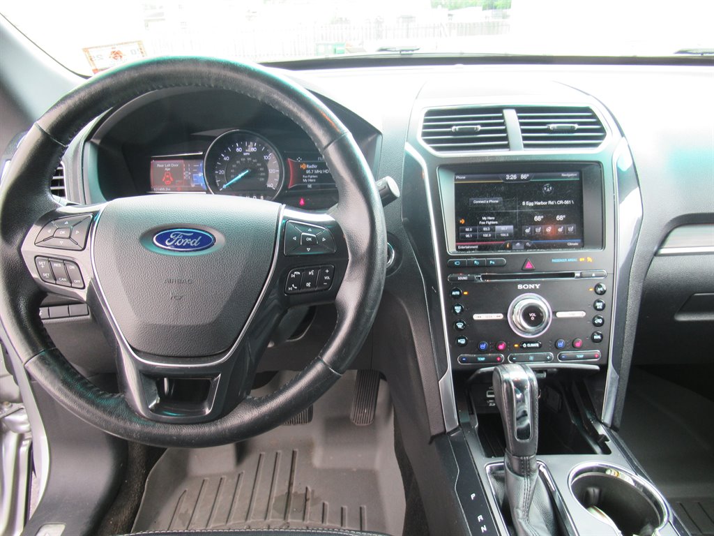 2016 Ford Explorer - $10,999