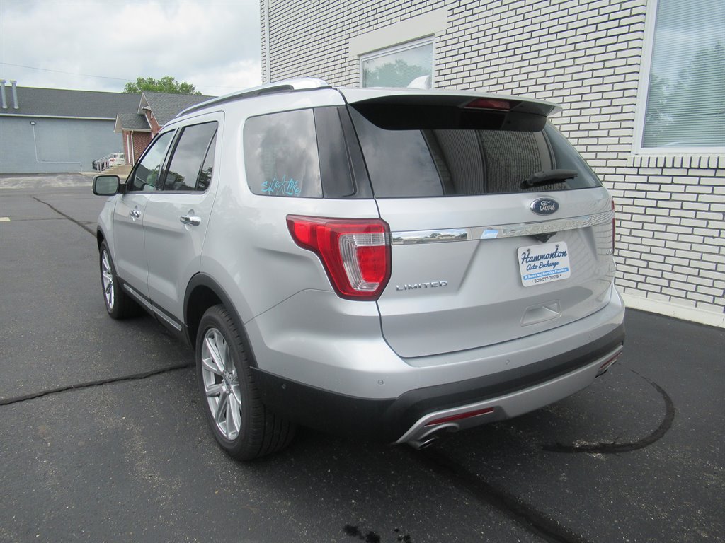 2016 Ford Explorer - $10,999
