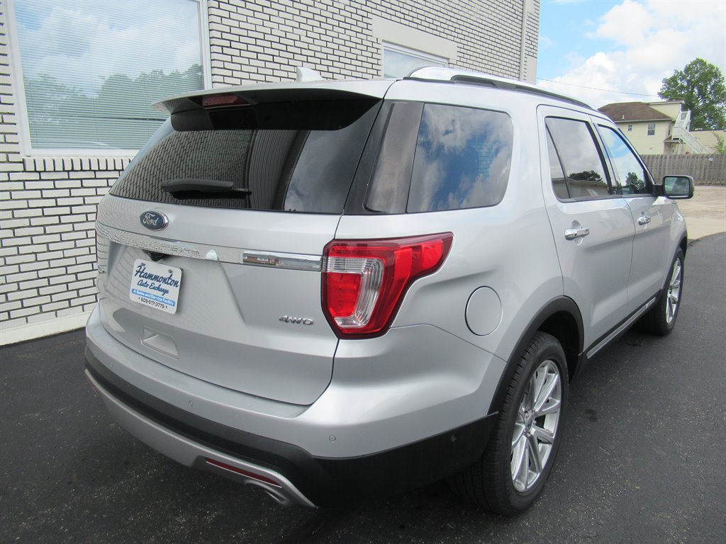 2016 Ford Explorer - $10,999