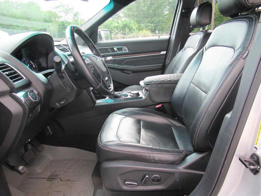 2016 Ford Explorer - $10,999