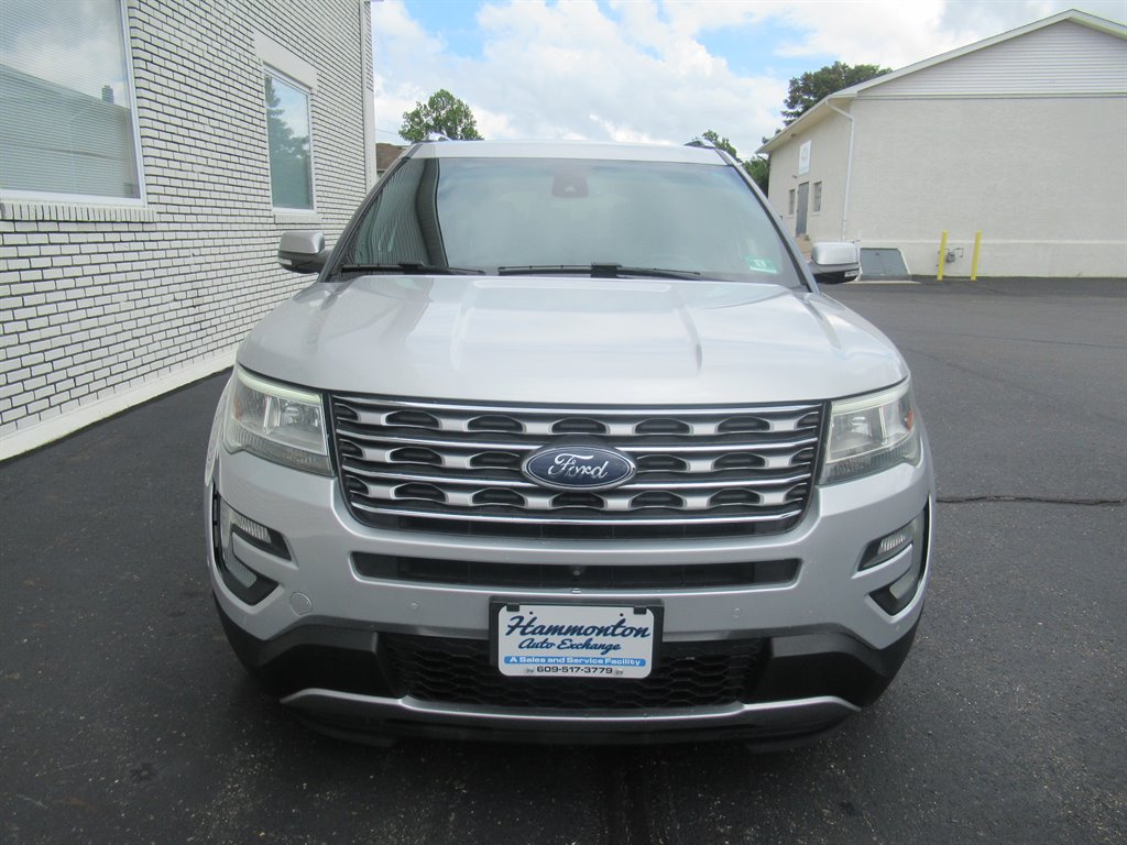 2016 Ford Explorer - $10,999