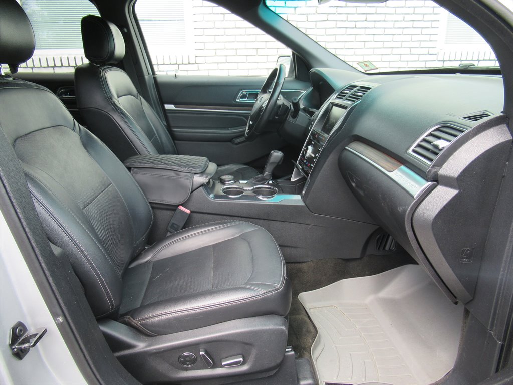 2016 Ford Explorer - $10,999