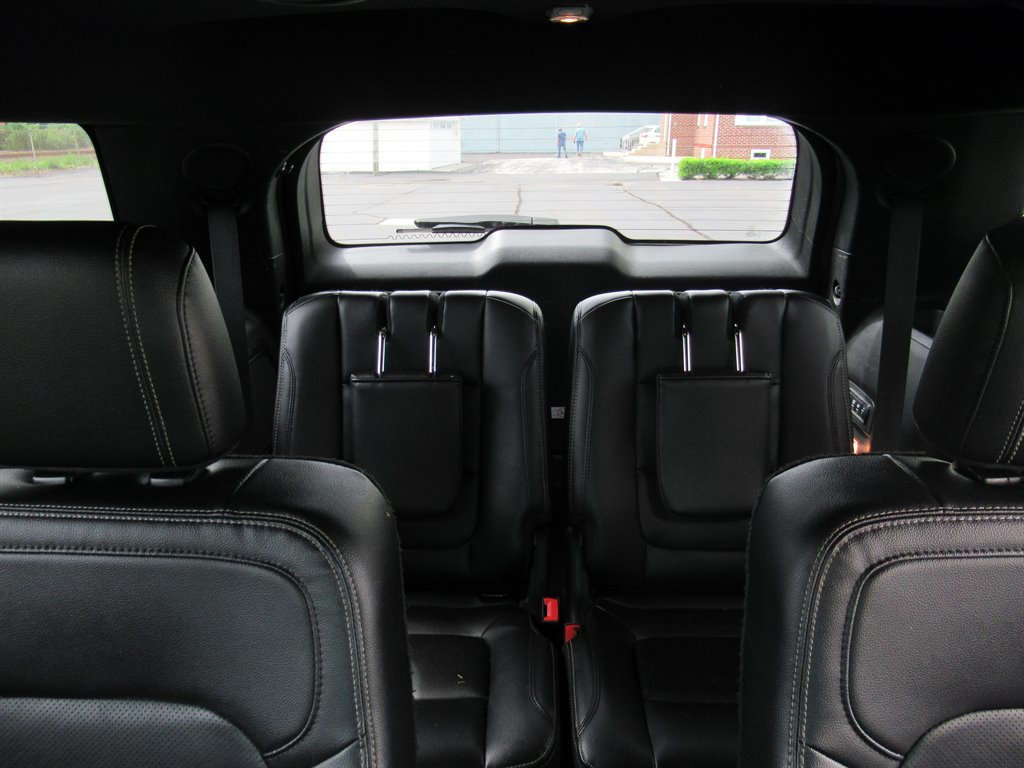 2016 Ford Explorer - $10,999
