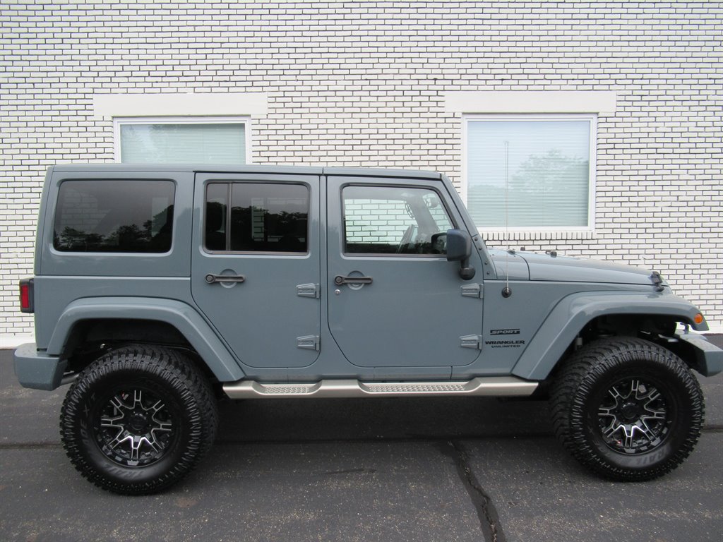 2015 Jeep Wrangler - $18,995