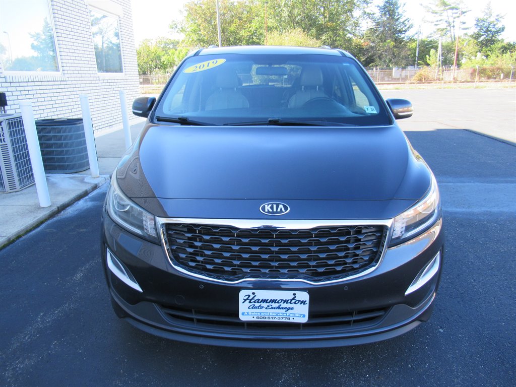 2019 Kia Sedona - $11,595