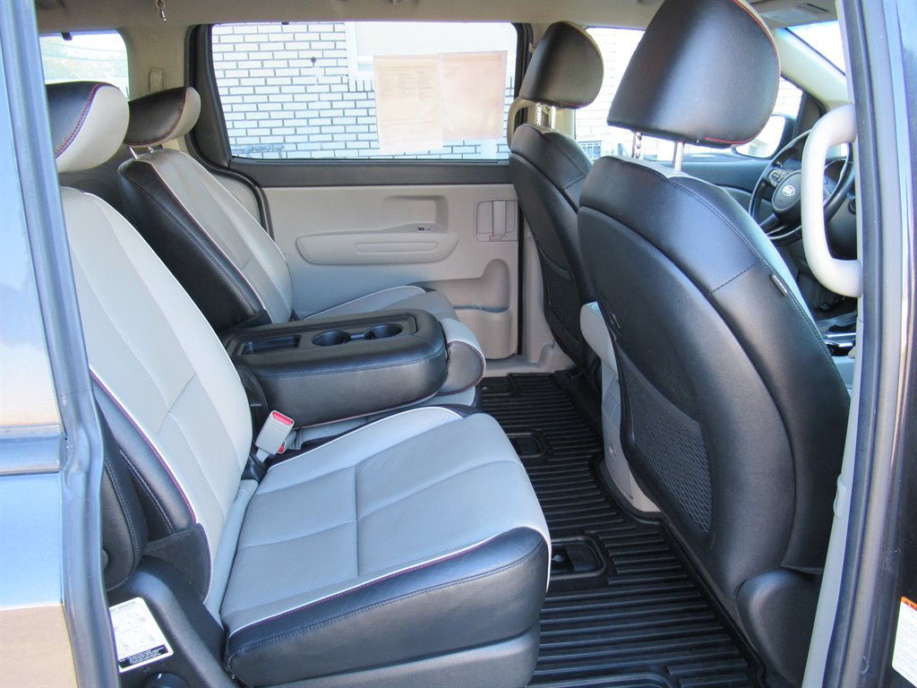 2019 Kia Sedona - $11,595
