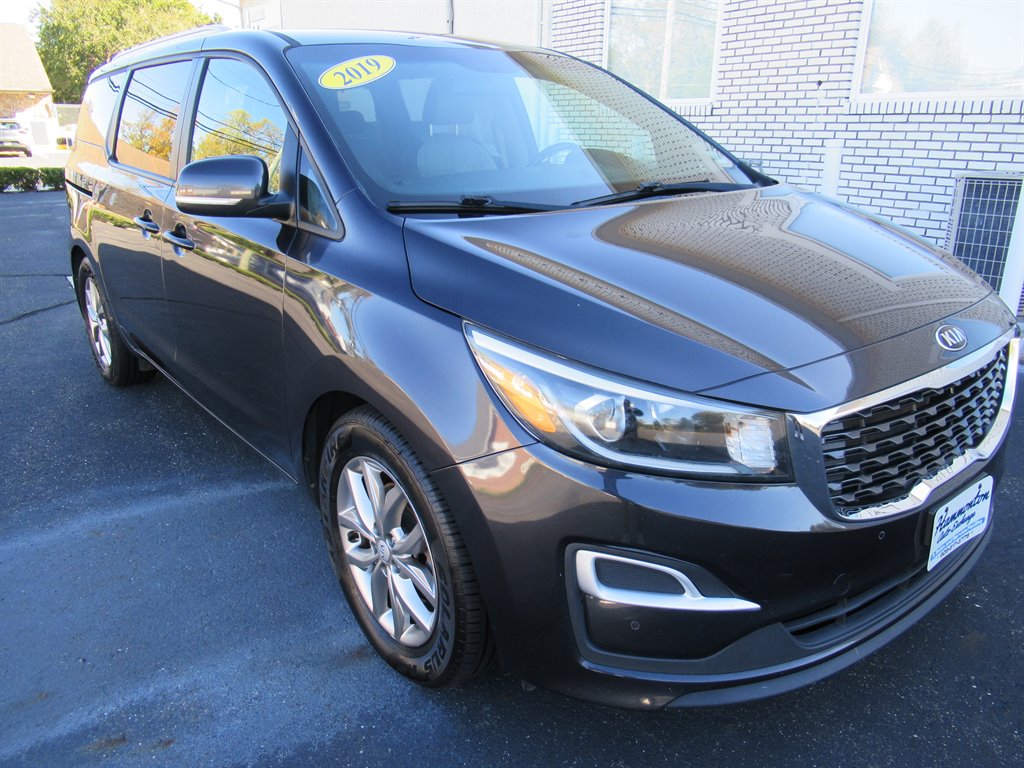2019 Kia Sedona - $11,595