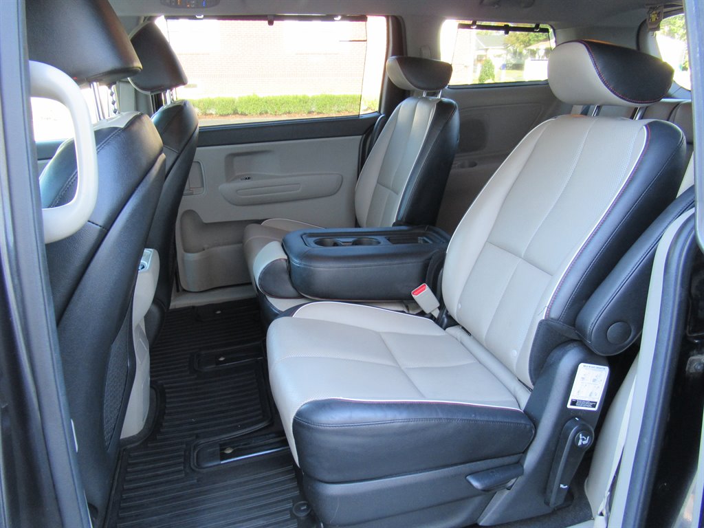 2019 Kia Sedona - $11,595