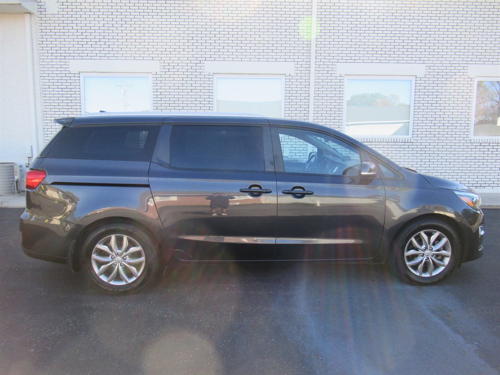 2019 Kia Sedona - $11,595