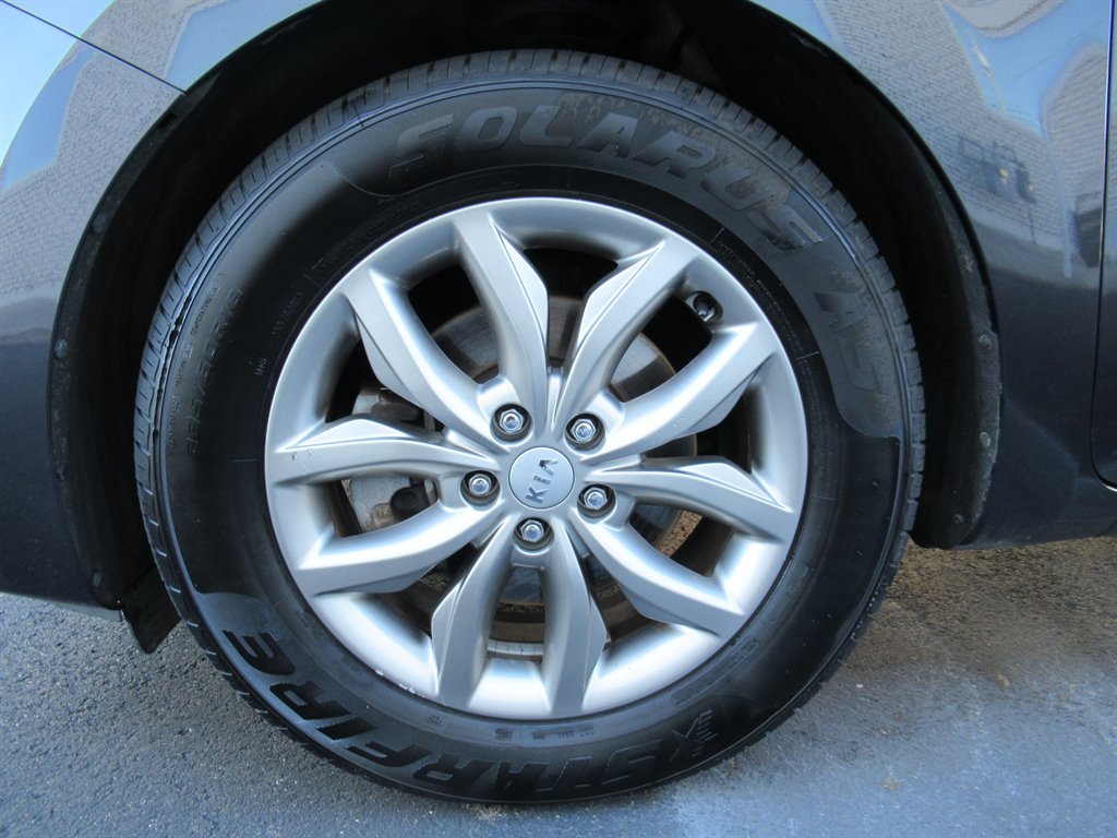 2019 Kia Sedona - $11,595