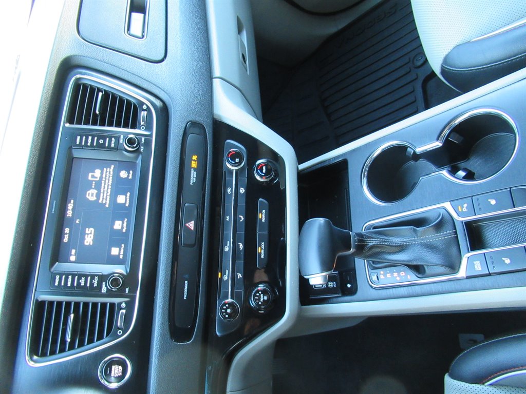 2019 Kia Sedona - $11,595