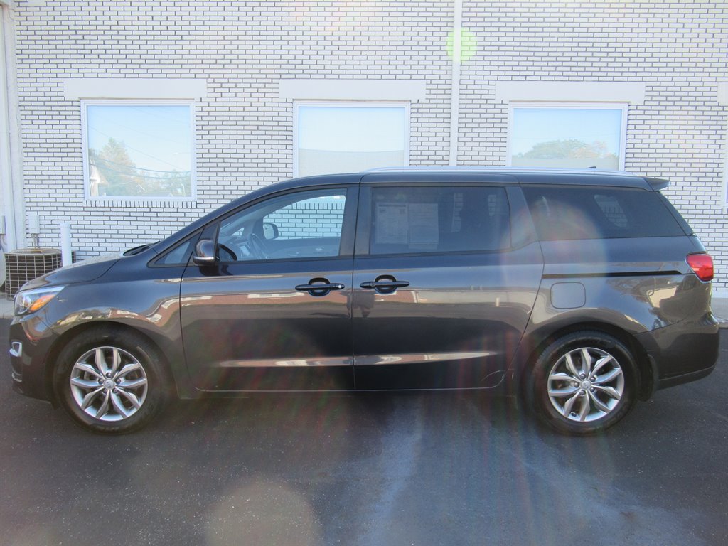 2019 Kia Sedona - $11,595