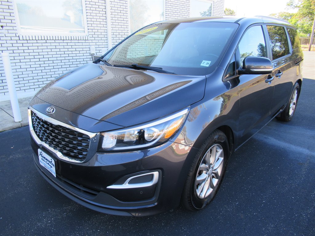 2019 Kia Sedona - $11,595