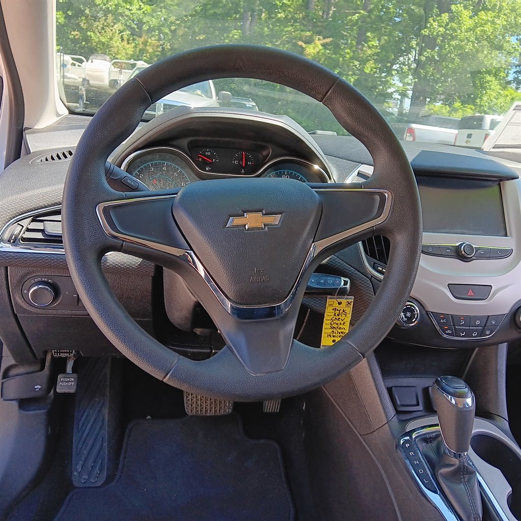 2017 Chevrolet Cruze LS photo