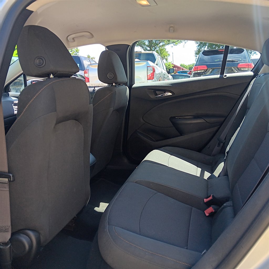 2017 Chevrolet Cruze - $8,900