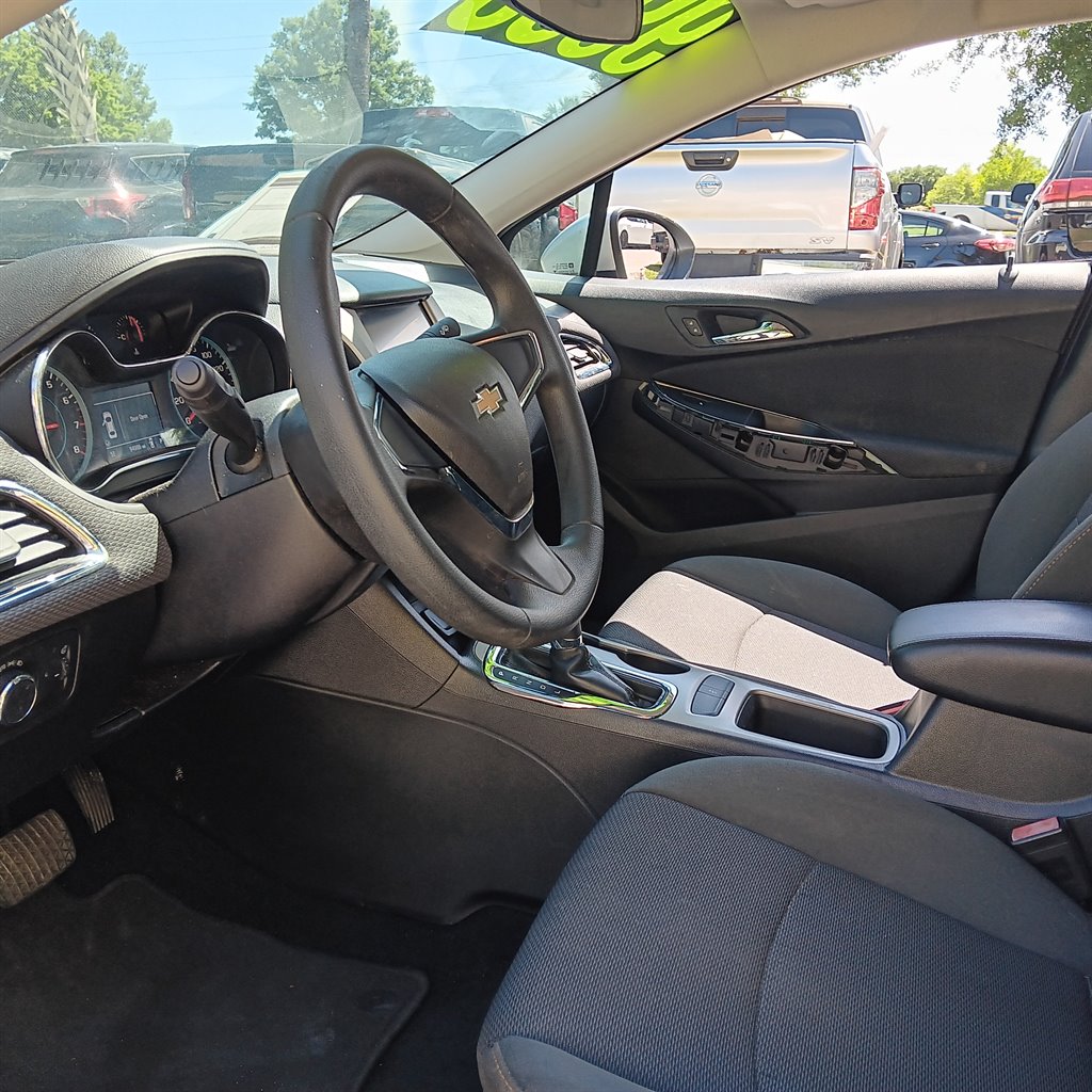 2017 Chevrolet Cruze - $8,900