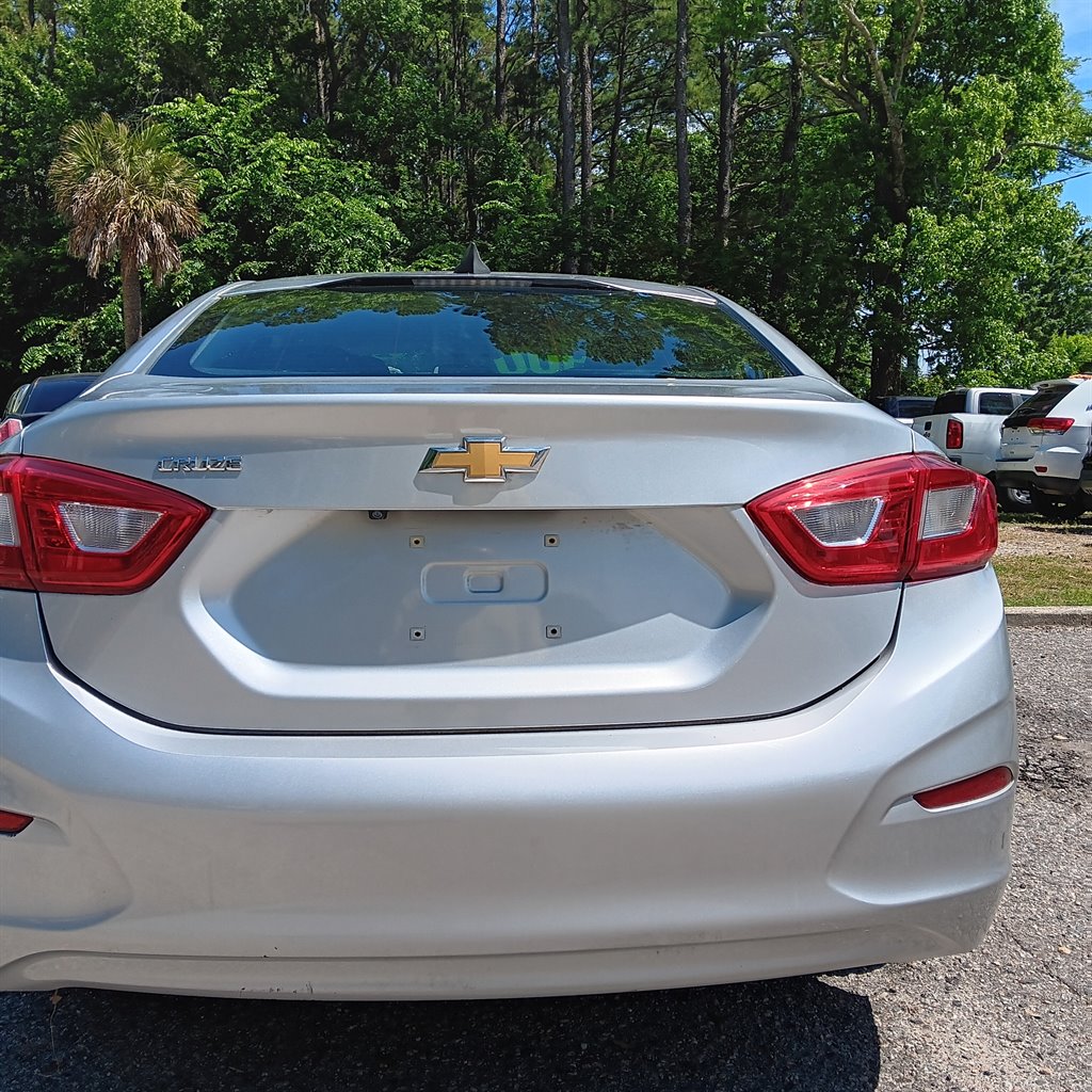 2017 Chevrolet Cruze - $8,900