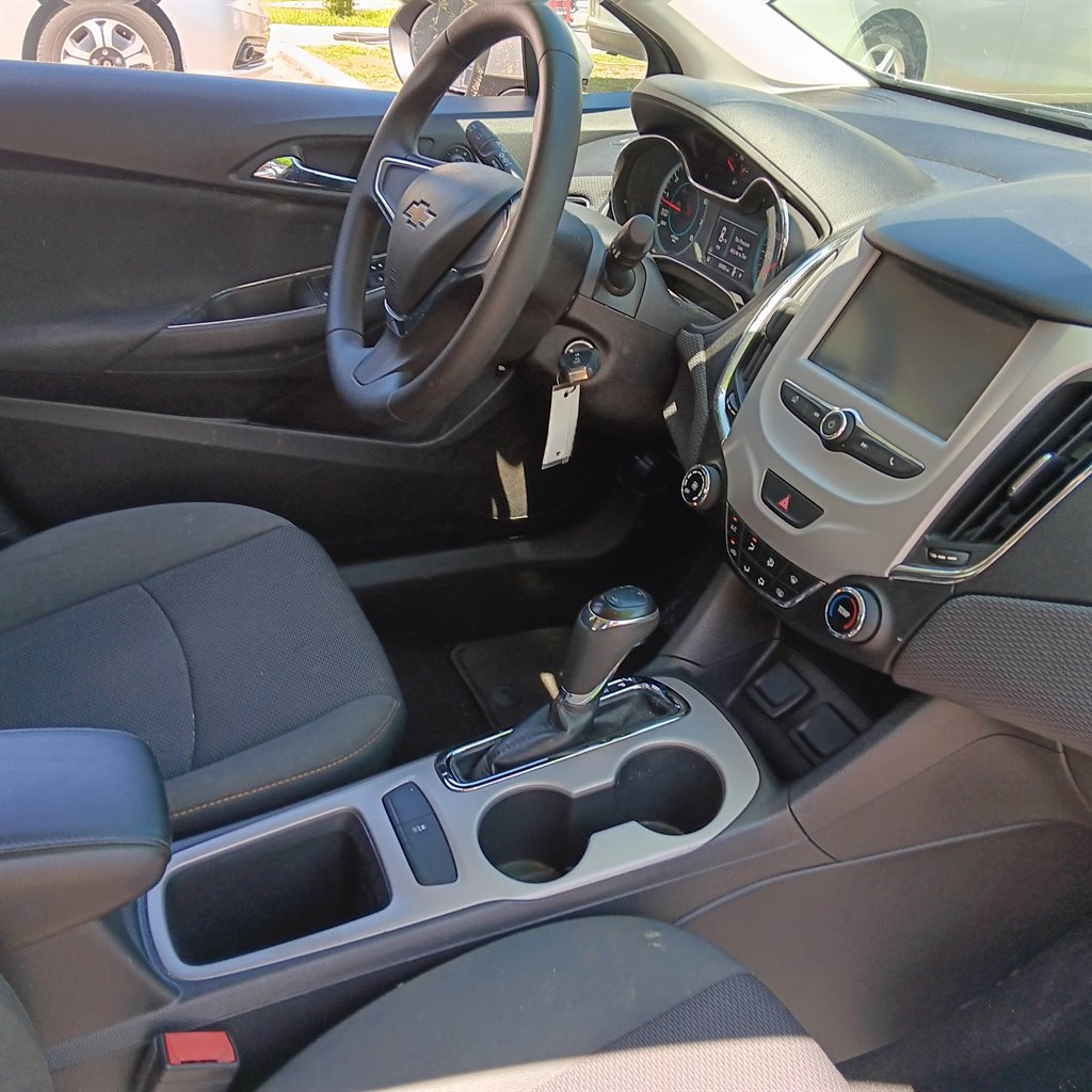 2017 Chevrolet Cruze - $8,900