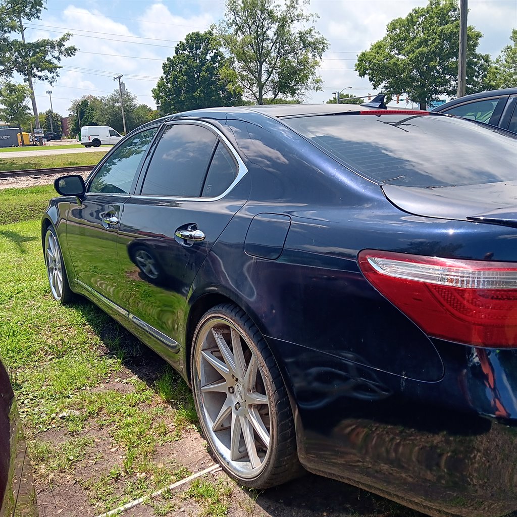2007 Lexus LS - $8,900