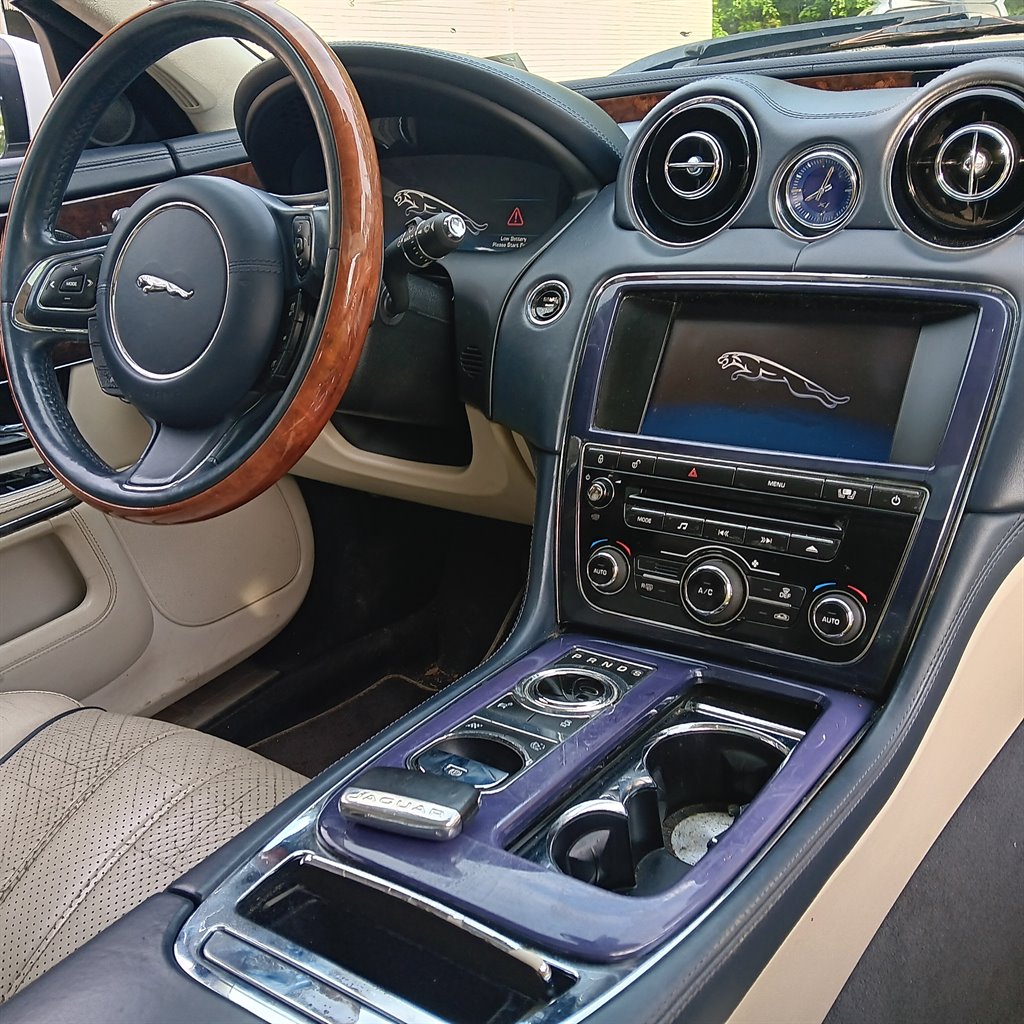 2011 Jaguar XJL photo
