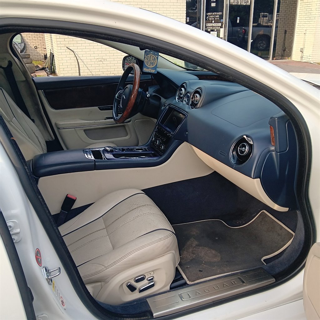 2011 Jaguar XJL photo