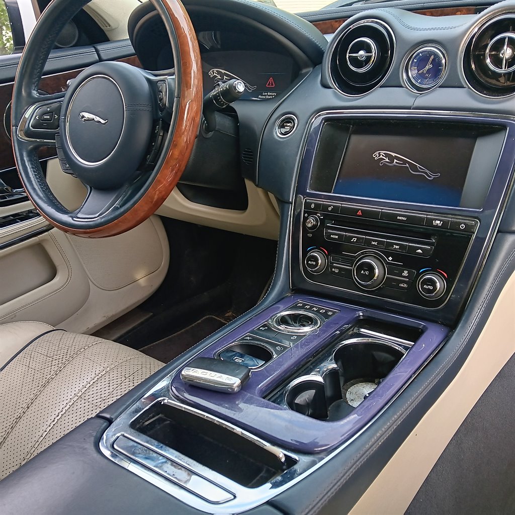2011 Jaguar XJL photo