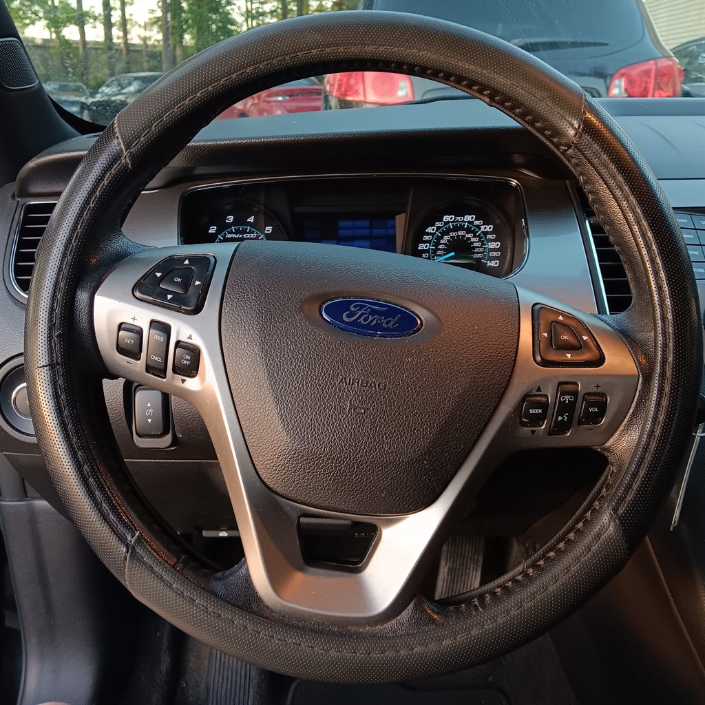 2016 Ford Taurus SEL photo