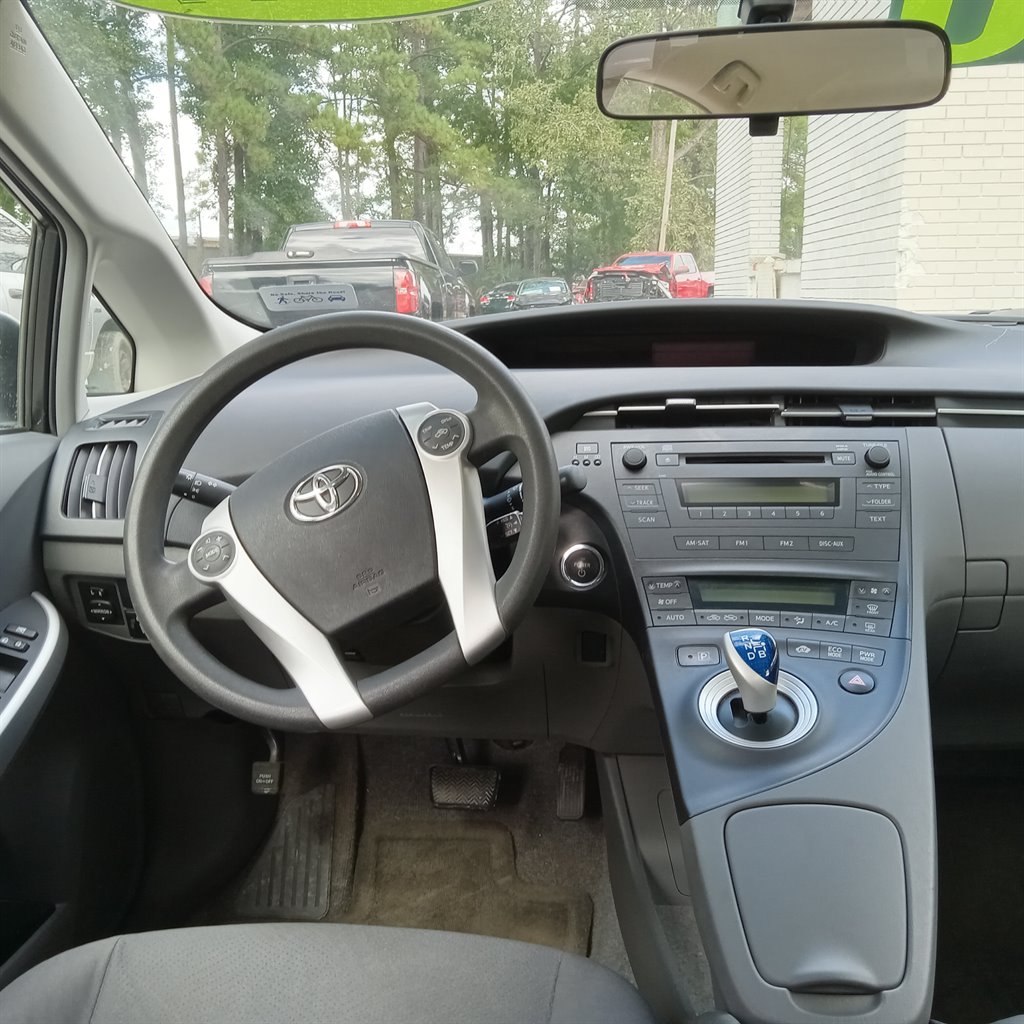 2010 Toyota Prius - $7,900