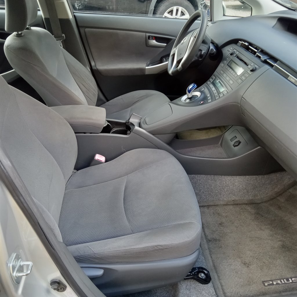 2010 Toyota Prius - $7,900