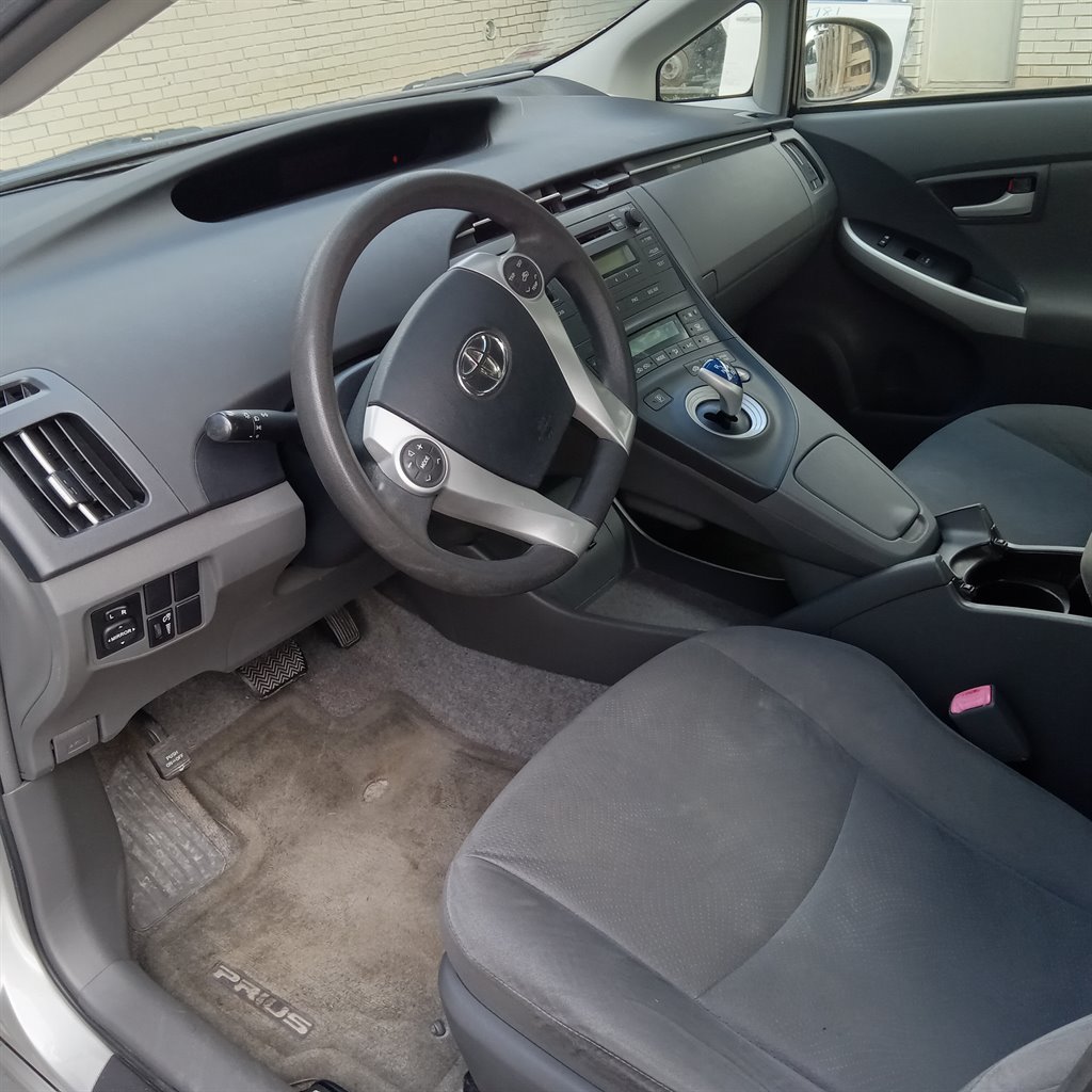 2010 Toyota Prius - $7,900