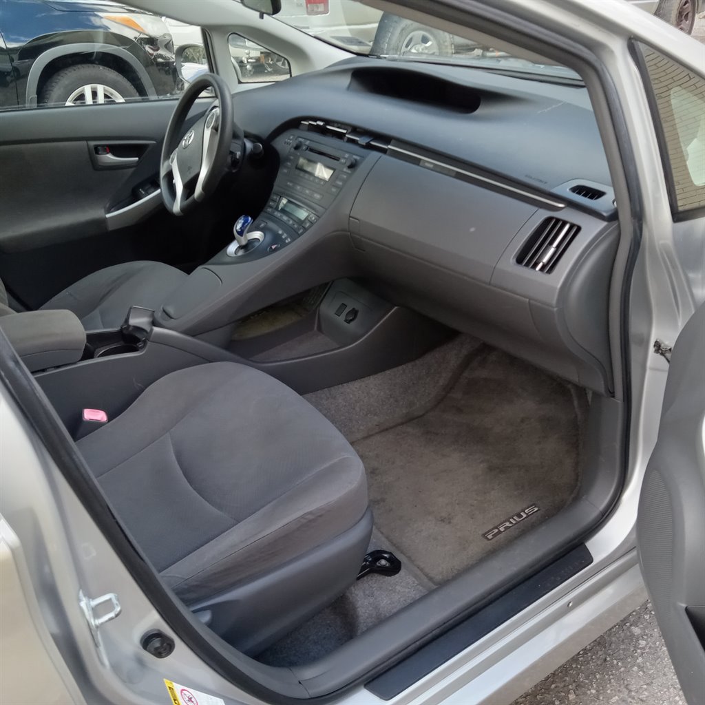 2010 Toyota Prius - $7,900