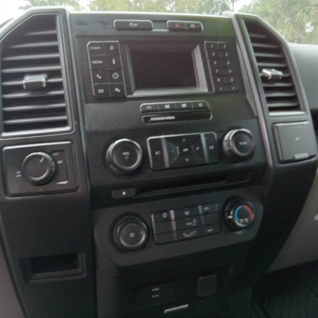 2018 Ford F150 Lariat photo