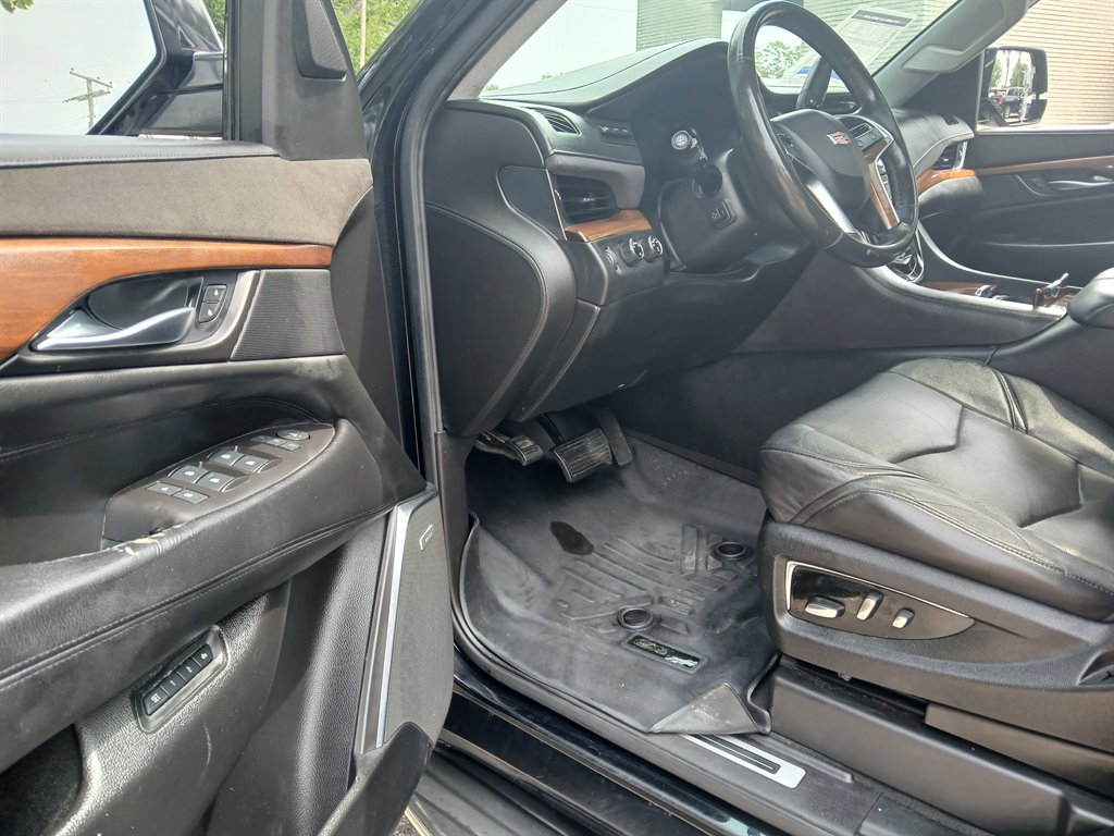 2016 Cadillac Escalade ESV Luxury photo