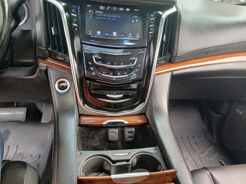 2016 Cadillac Escalade ESV Luxury photo