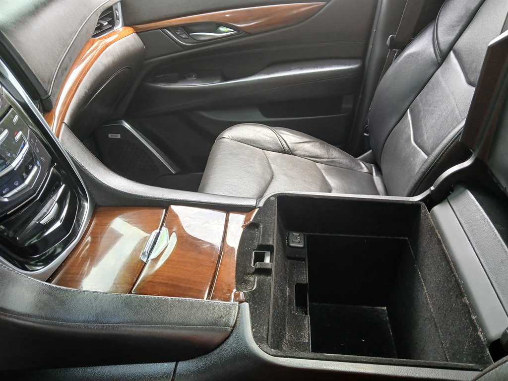 2016 Cadillac Escalade ESV Luxury photo