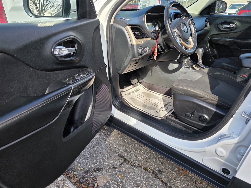 2016 Jeep Cherokee - $5,900