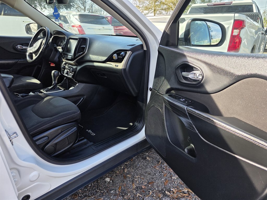 2016 Jeep Cherokee - $5,900