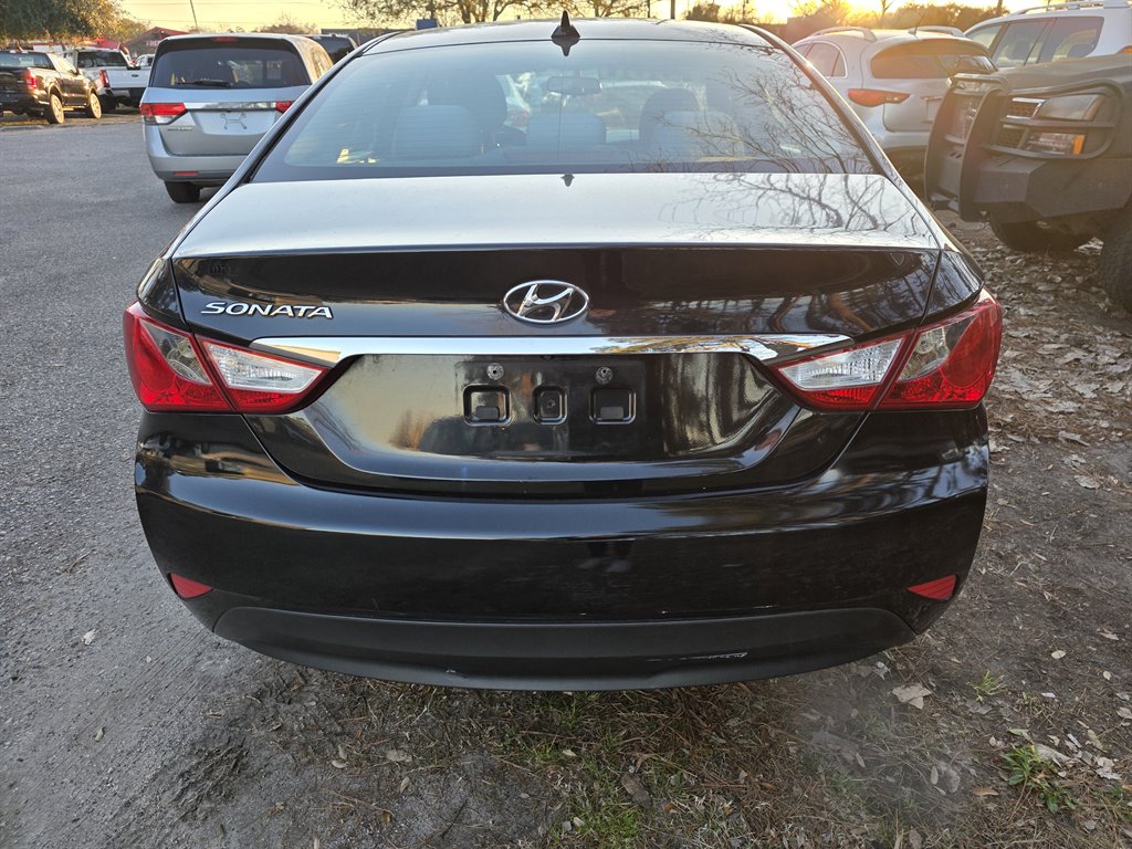 2014 Hyundai Sonata - $7,900