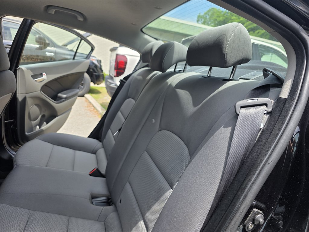 2017 Kia Forte - $7,900