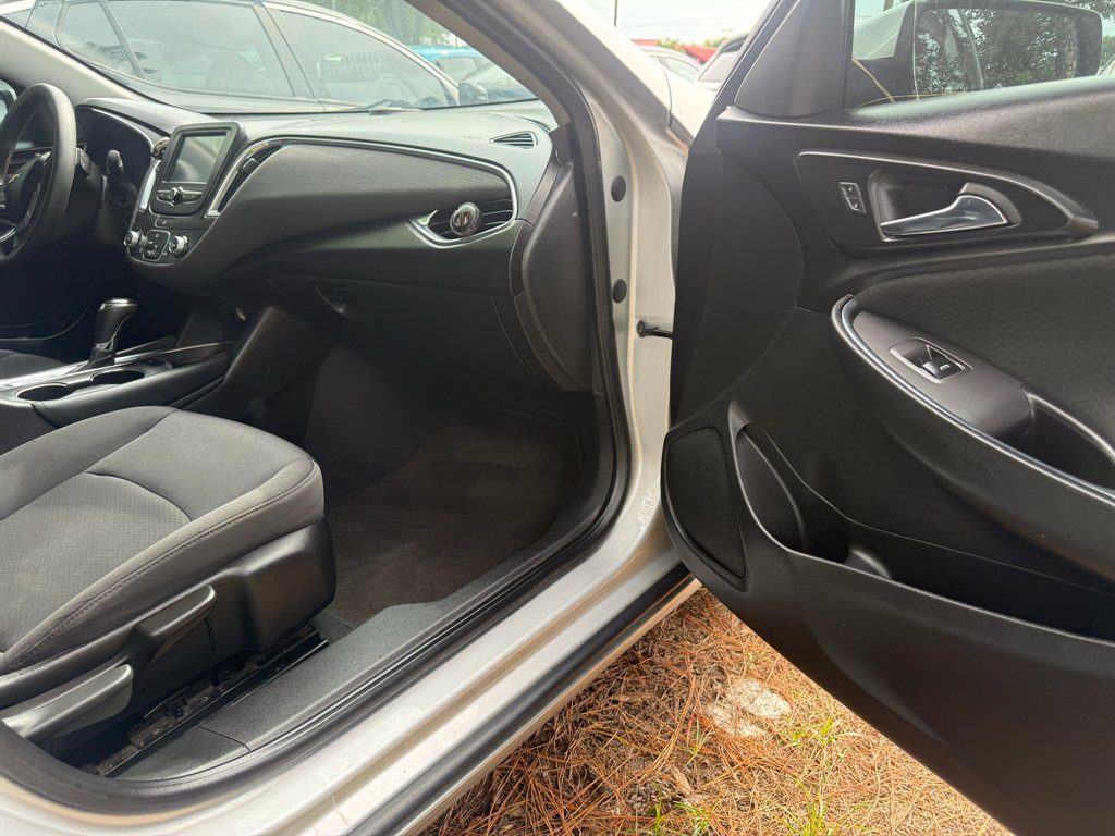 2016 Chevrolet Malibu - $6,900