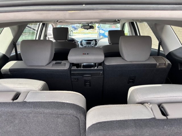 2015 Hyundai Santa Fe - $11,995